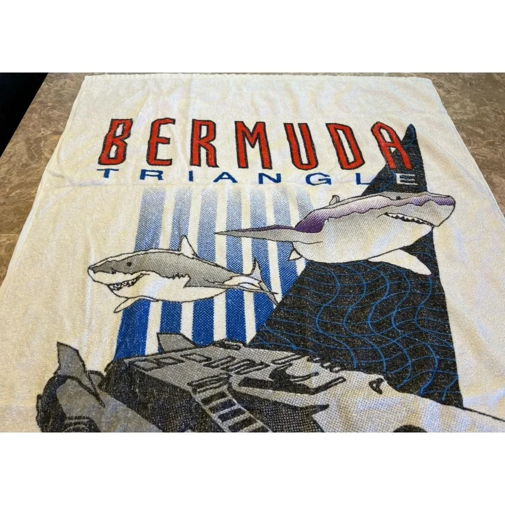 Vintage Sea World Burmuda Triangle Beach Towel Water Ride Australia 90s